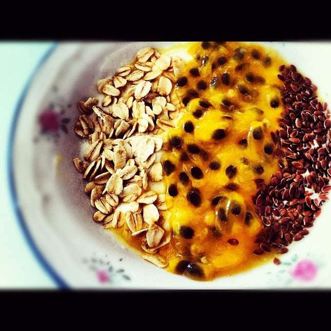 Yogurt and cottage cheese with oatmeal, passionfruit and flaxseeds.