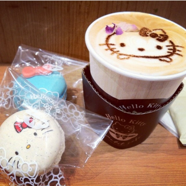 Hello Kitty Macarons/ Latte