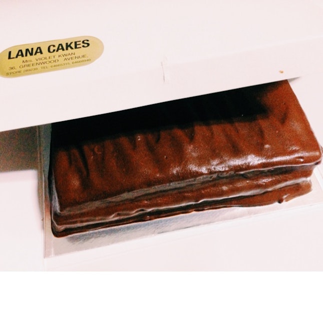 Lana Chocolate Fudge Cake 