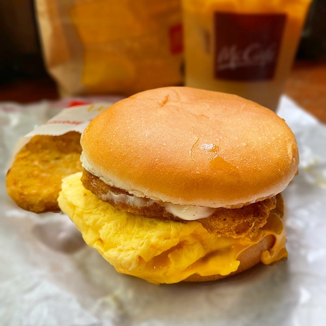 Scrambled Egg Burger with Chicken