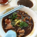 Queued 20mins for this mixed beef noodles ($6) I personally think that it's too peppery for my liking -J