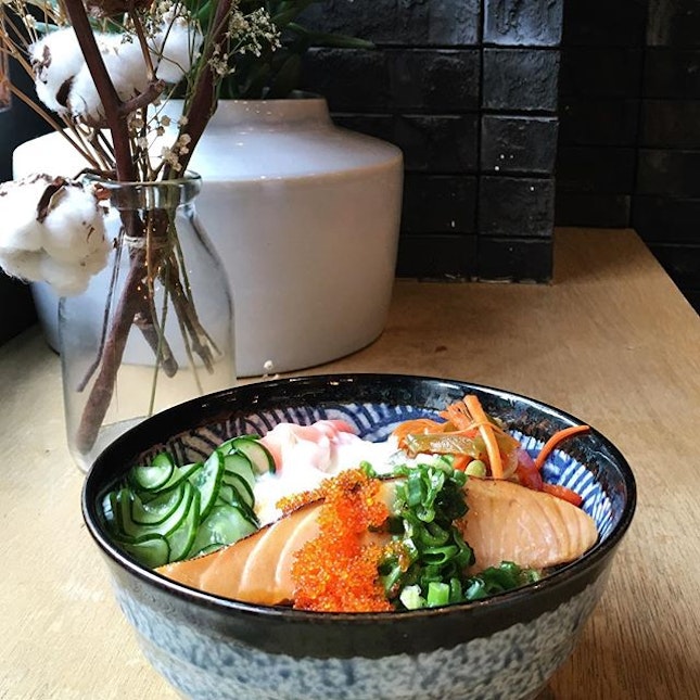 It's Friday and I'm day dreaming of some salmon rice bowl , wishing I'm on leave ..