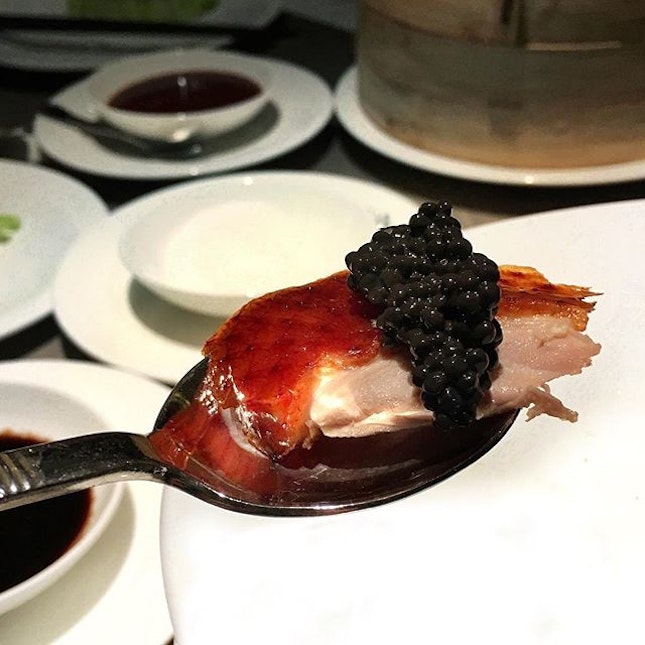 What do u do when life gives you caviar鱼子酱 and Peking duck 北京烤鸭？You do what is justice to them both - eat them at the same time !