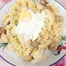 Made carbonara pasta with huge chunks of chicken, button mushroom and an egg.