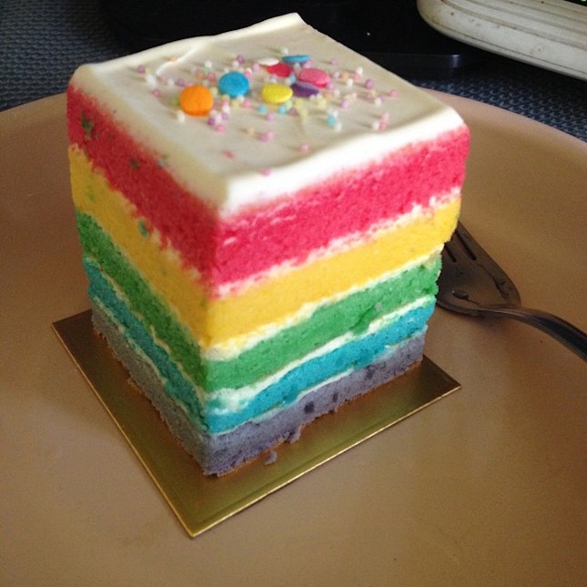 #tbt to yet another awesome aesthetically good looking rainbow cake