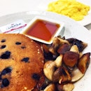 Fluffy maple blueberry pancakes w sautéed mushrooms & buttery scrambled eggs 👅 Perfecto 🙌🏼 #burpple