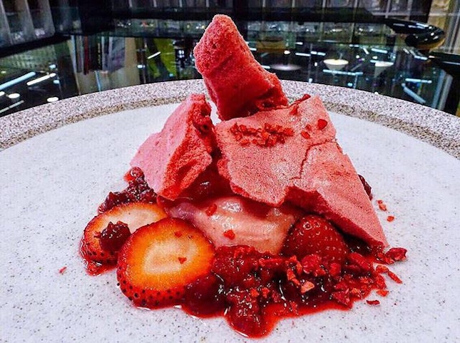 Be Inspired by Red @steamroompillarstones 
From presentation to plating to choice of colours, this toothsome dessert is truly an inspiration.