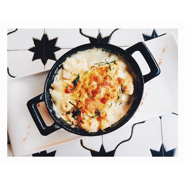 A bowl of piping hot truffle mac & cheese would be perfect for this weather 😍