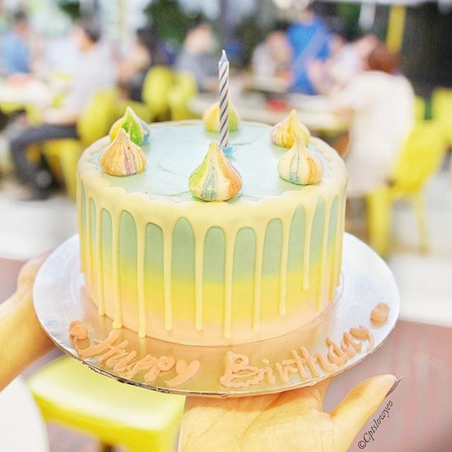 Thank you @corine_n_cake for this amazing unicorn vanilla and strawberry cake!