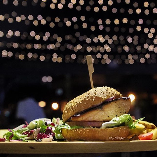 Salmon Burger $17.90
🐟
Under the night sky, with a great ambience right next to Rochor River.