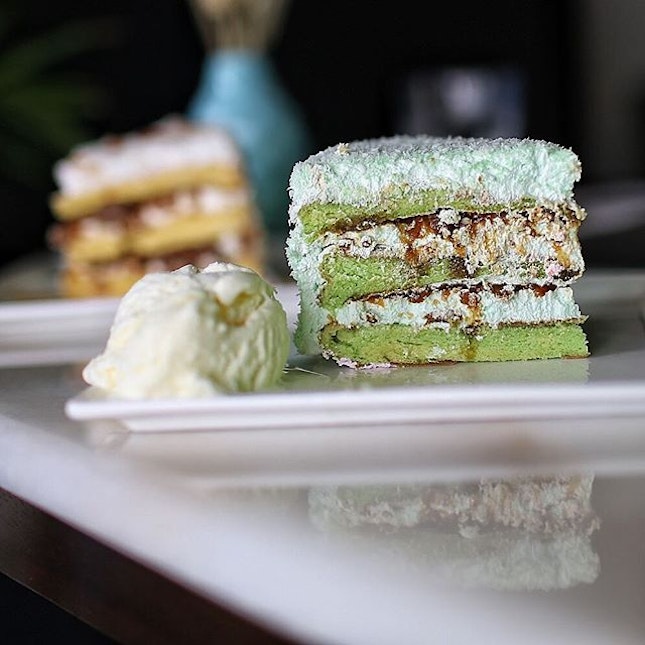 [Halal] Classic Ondeh Ondeh cake $8.50+ *Highly Recommended*
🍰 
Thick pandan layers of sponge cake with coconut butter cream and generous amounts of ondeh ondeh in between the layers!