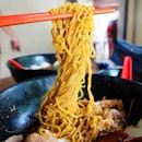 Springy noodles dry-tossed in a concoction of stewed mushroom sauce and chili which make for a robust bowl of noodles.