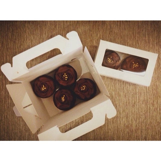 Finally, @idahmariyani will be getting her hands on the Double Chocolate Cupcakes!