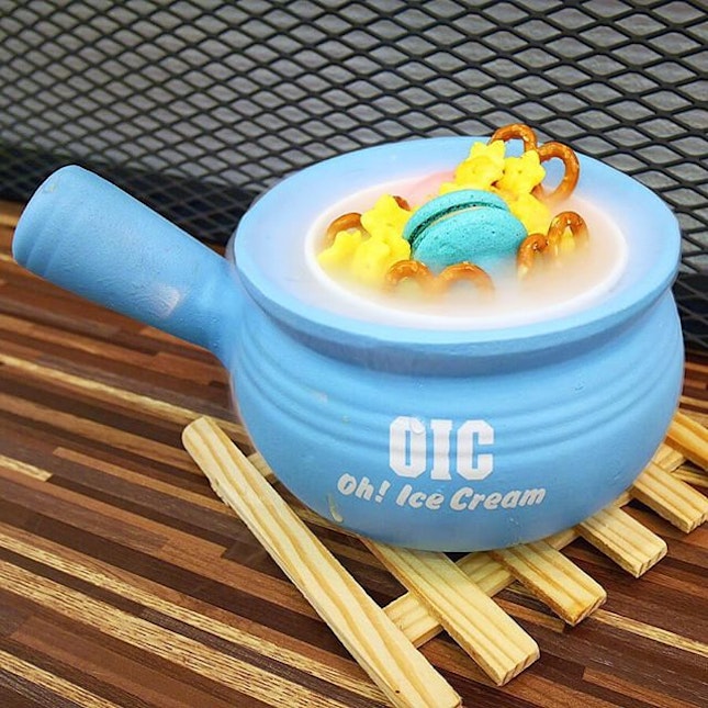 A new shop found at KSL City Mall, the presentation of the ice cream is aesthetically pleasing with dry ice dog effect!