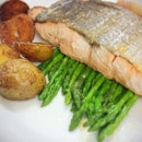 Pan seared salmon with grilled asparagus and rosemary potatoes by #mychefli #awesome #yummy #delicious #food #birthday #dinner #love