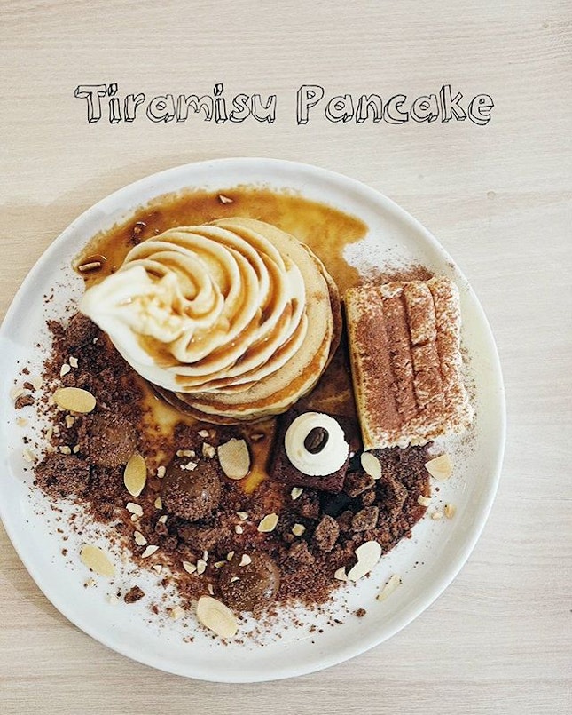 Cool off this Sunday afternoon with the gorgeous {Tiramisu Pancake} at newly opened @Kumoya_singapore.