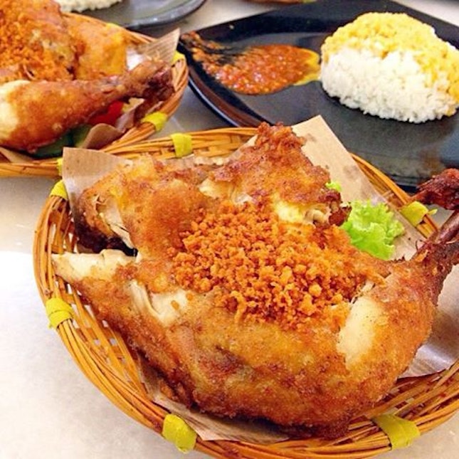 Ayam Penyet ($4.50)
If you haven't already know, many of us would go all the way to canteen 2 to try this.