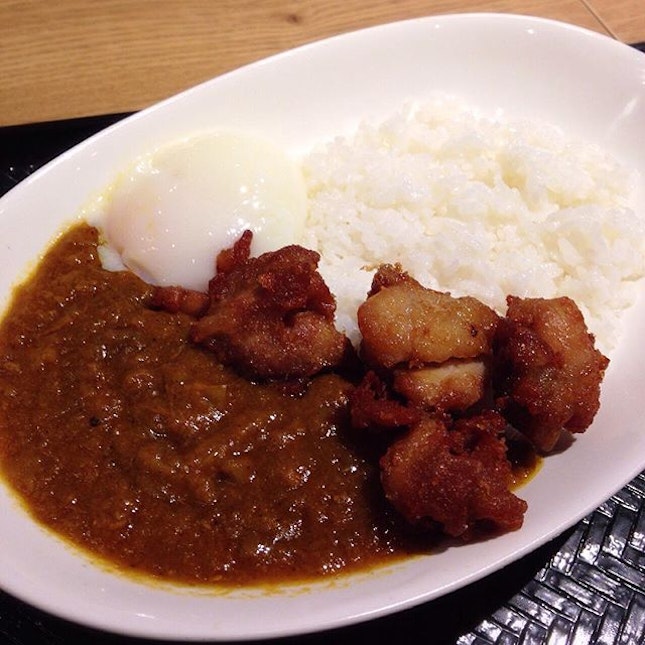karaage curry~ 👍🏻👍🏻 love the egg~ 🍳