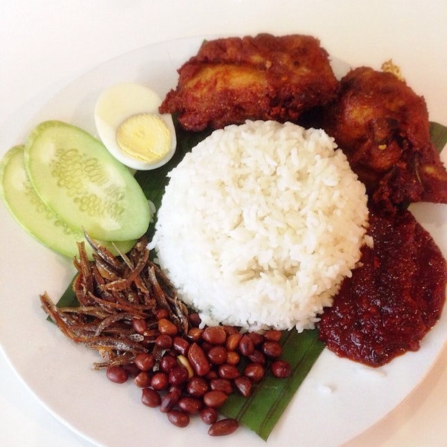 my powerful 💪lunch: Nasi lemak Ayam (too big portion, share wit colleague~😁) the chicken is very nice, crunchy~ sambal, a little bit too sweet for me, but still good..RM13.50 for this plate of nasi lemak ayam 👍👍