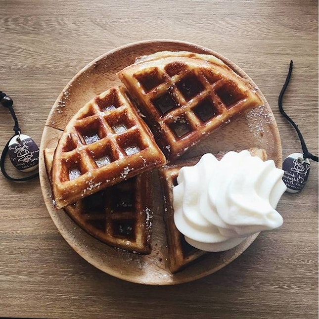 I don't know about buns, but Butter My Buns can slather my waffles with butter, truffle infused honey and a dollop of their vanilla soft serve anytime.
