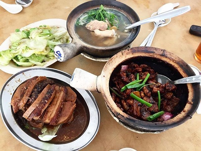 Kajang special: Spicy soup + 火爆肉+ Yam pork+ veggie.