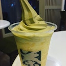❤️Midweek indulgence ❤️: Hojicha ice cream + ice blended yuzu.