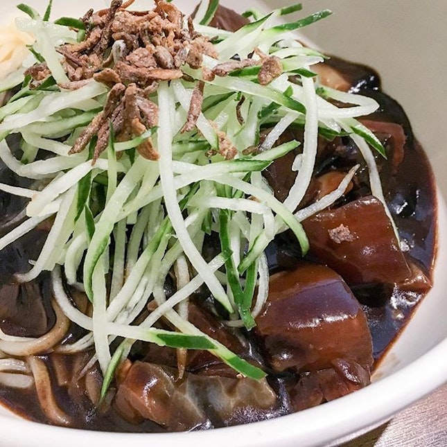 #MeatlessMondays done right while settling my cravings for Jajangmyeon!