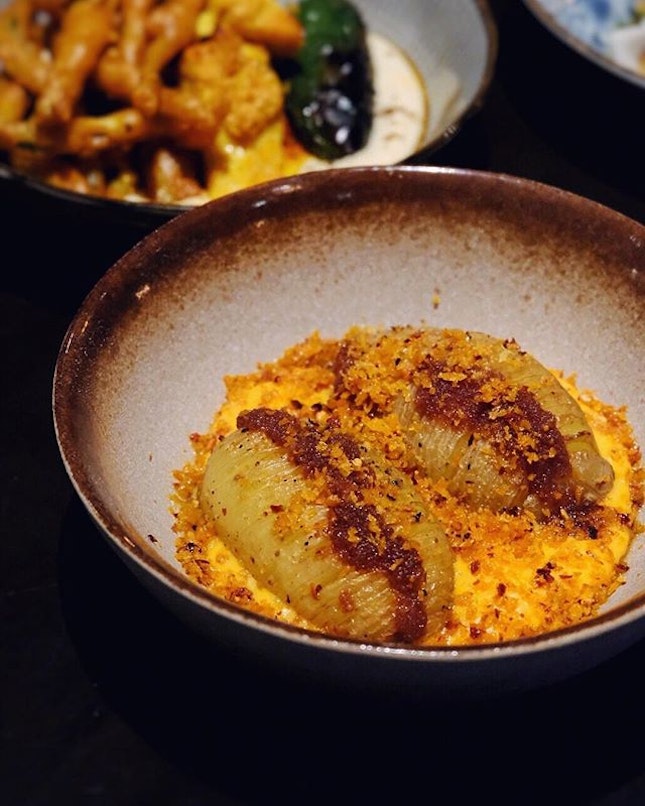 Creamy hasselback potatoes with sriracha-spiced cheese & savoury anchovy crumbs 🧀🧀 Fellow carb-lovers, you will love this 👍🏻😋 #w1asia #w1diningandcocktails #carbsfordays