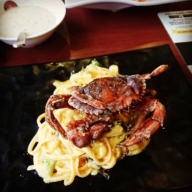 One whole piece of soft shell crab atop a bed of salted egg sauce drenched spaghetti, and there goes my run yesterday.