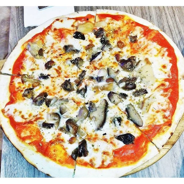 Porcini Pizza (SGD $20) @ Bottura.