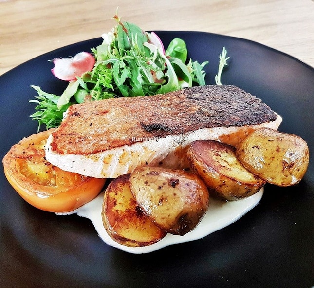 Pan-Seared Salmon Fillet (SGD $19.90) @ The Bravery Cafe.