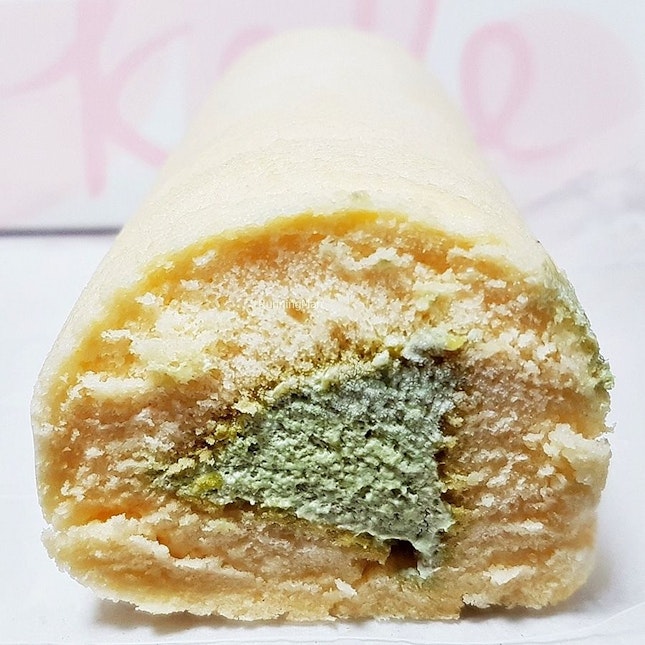 Avocado Gula Melaka Roll Cake (SGD $10.90) @ Kele.