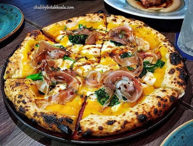 Broccolini, Pancetta, Pumpkin, Smoked Mozzarella ($28) is one of @amorestaurantsg signature pizza.
