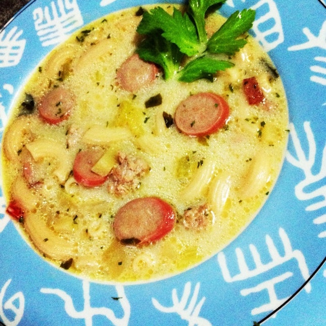 Creamy Macaroni Soup (Pinoy Style Sopas)