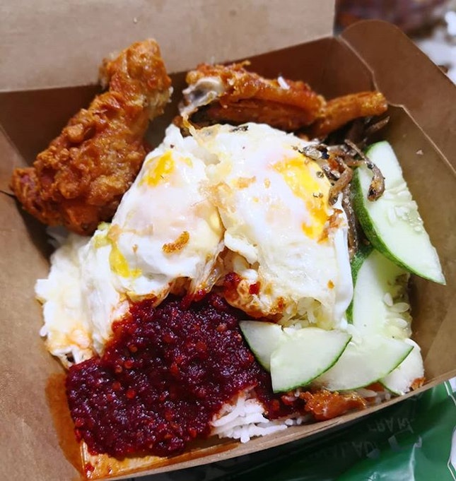 This Nasi Lemak is so good; Fluffy basmati rice with sambal chilli, crispy chicken wings and TWO on-point eggs.😋