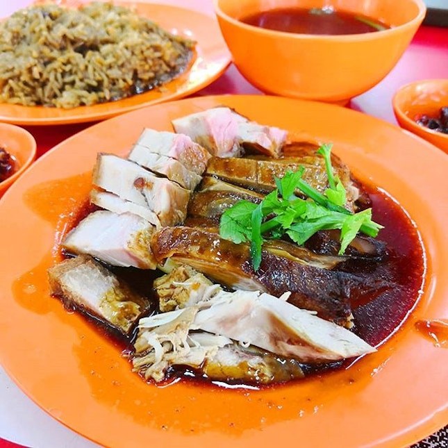 Located at the Bishan's Kim San Leng; They have been serving braised duck since 1954.