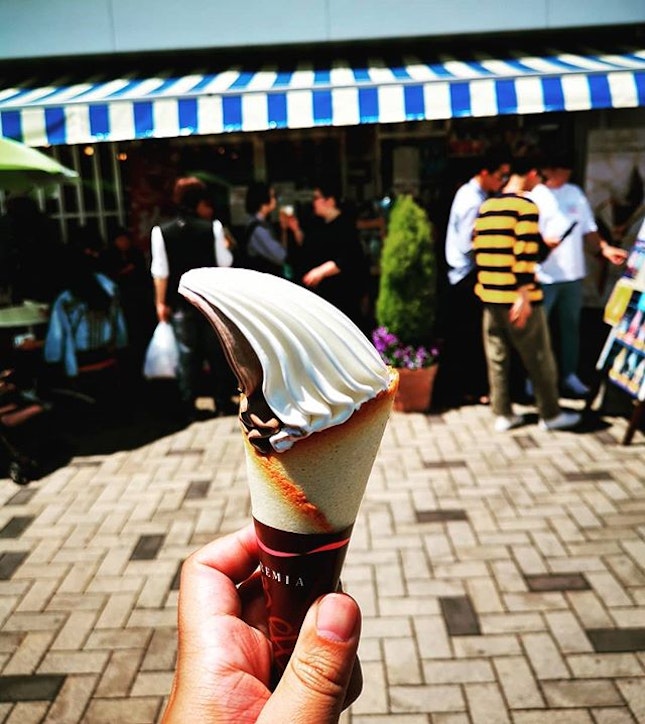 The Famous Soft-Serve Ice Cream You Have to Try in Japan

Cremia softserve (500yen)

#laカフェ #mojiko #門司港 #cremia #cremia🍦 #cremiasoftserve #sweettooth #fukuokaeats #burpple #burpplegoesfukuoka