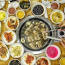 It's feasting time @jushinjung_korean_bbq
.