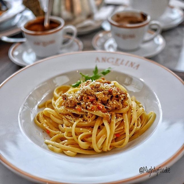 Set lunch @angelinasingapore Angelina Singapore at only $13.80++ which comes with a starter, main course and choice of mini hot chocolate, coffee or tea.