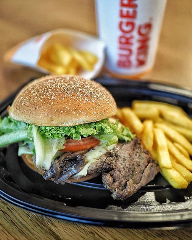 Burger King @burgerkingsg has introduced the new limited edition “Ultimate Striploin Steak Mushroom Swiss Burger” value meal avail from 5 June 2018 that served with thick cut fries and Coke Zero priced from $11.90.