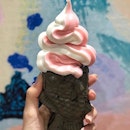 Blue and Pink Fish Tail Soft-Serve (Choice of Normal/ Charcoal Mochi Taiyaki)
.