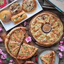 @prooferboulangerie has introduced the 11-inch Let's Bakkwa (Zhao Cai Jin Bao) and Bring Yu Prosperity (Cai Yuan Gun Gun) Pizzas for this CNY.