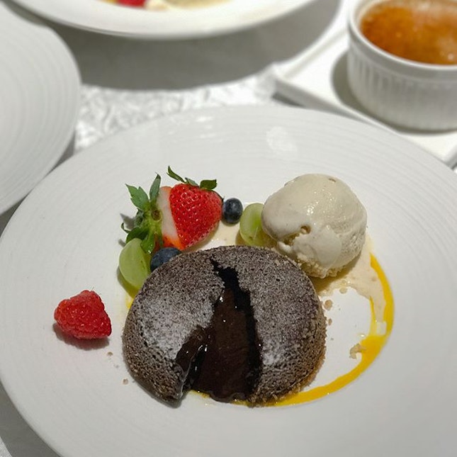 Chocolate fondant [$8.80] Served with vanilla ice cream and assorted berries, this was yet another run-off-the mill dessert.