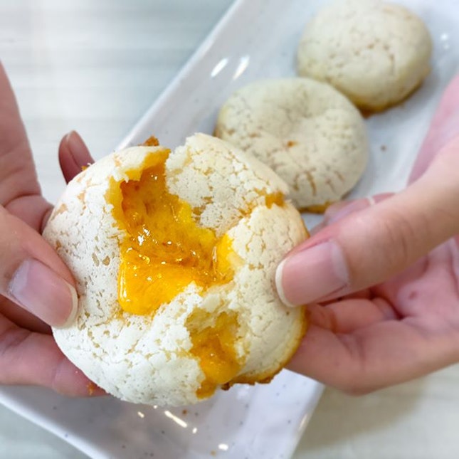 Baked salted egg custard bun [$4.80 / 3 pieces] Encased within a crisp polo crust, the salted egg fillings came with an explosive flowy factor that was not only a feast for the sight but sense as well!