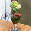 Matcha parfait [$15++]
One of the items available as part of the menu for the ongoing Matcha Fair till end October, this parfait comprises of a base layer of yuzu and matcha jelly, topped with matcha granola (Nissin brand, one of my favourite 💚), fresh strawberries, matcha cake and fresh cream and lastly, a scoop of matcha ice cream topped with red bean and glutinous rice balls (swipe to view the elements).