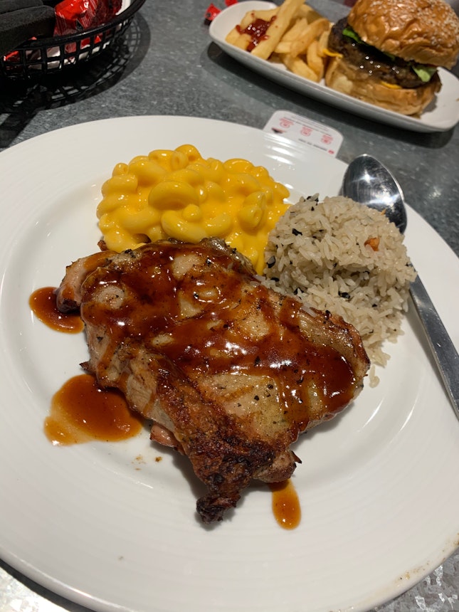 Barbecue Chicken w Baked Olive Rice and Mac&Cheese