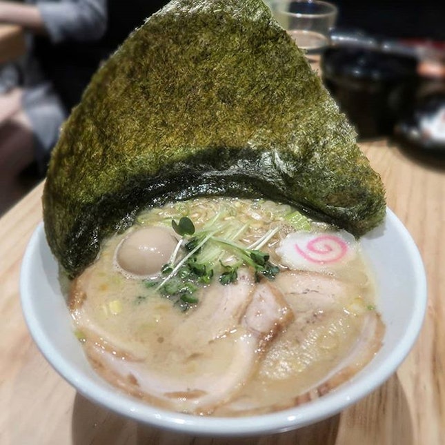 Unlike their mazesoba which left a great impression on me, their Tonkotsu Shoyu ramen ($17.90++ with full special toppings) was pretty average.