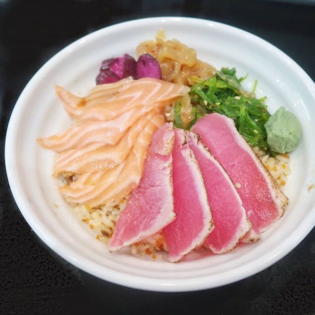 Salmon and tuna chirashi don ($9.90): Unbelievably good chirashi don at an equally unbelievable wallet-friendly price!