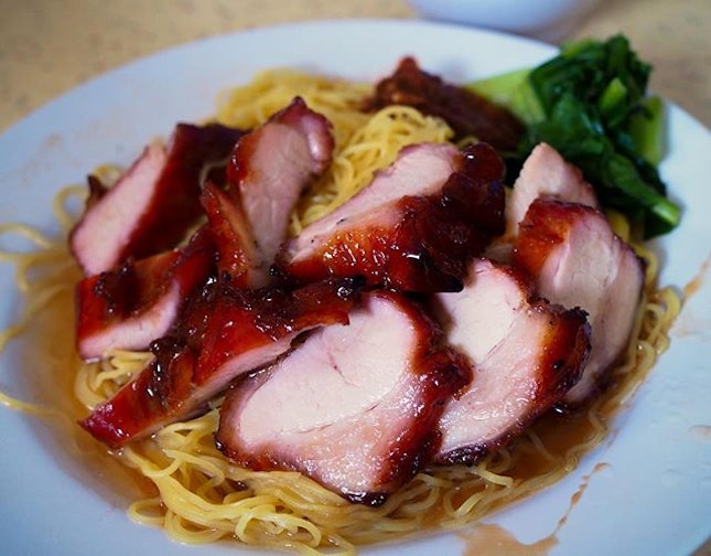 Protip: Whenever you’re ordering char siu, for maximum flavour, try and request for meat from the pig’s armpit, also known as Bu Jian Tian (never see the sky).