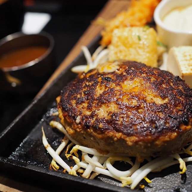 Available on @burpple's value for money list, $18.80 at keisuke's 12th concept gets you a tender beef Patty, an ebi tempura, proper Japanese rice, miso soup and unlimited access to their salad bar.
